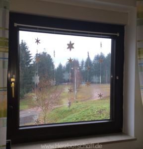 schneeflocken-fensterdekoration-bastelanleitung