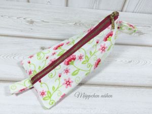 Dreieckiges Mäppchen für Stifte oder Kosmetik Dreieckiges Mäppchen für Stifte oder Kosmetik