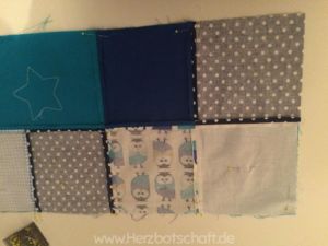 Patchwork Krabbeldecke mit Erlebnisfeldern nähen