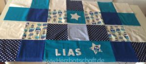 Patchwork Krabbeldecke mit Erlebnisfeldern nähen