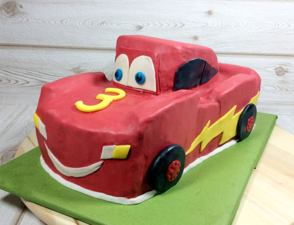 Motivtorte "Lightning McQueen" für den Kindergeburtstag